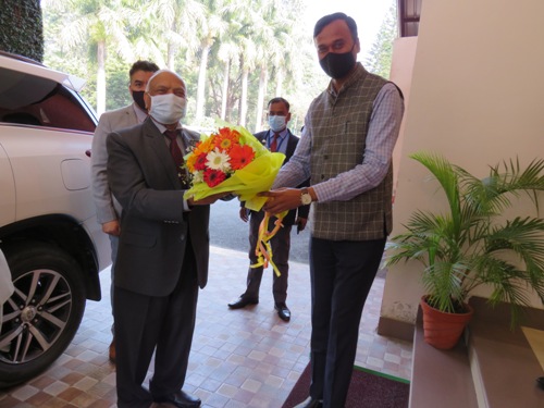 Shri Radha Krishna Mathur, Hon'ble Lt Governor of UT of Ladakh Welcomed by Shri Sunil Kumar, Surveyor General of India